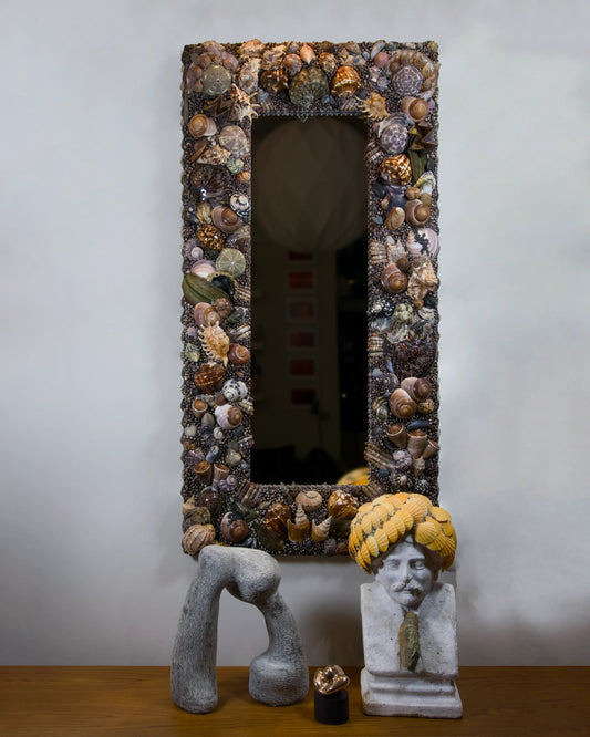 Back to Black | Shell mirror, 1 of 1 | Shellman | Amsterdam | Natural art from sea and beach