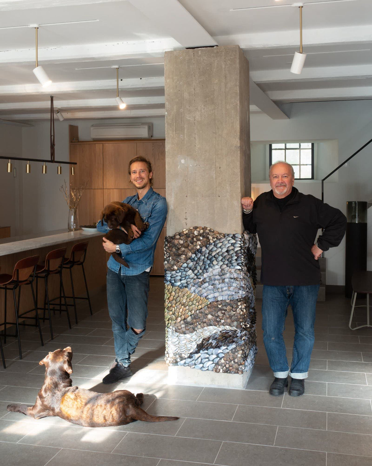 Buster Eriksson and Mikael Hjärtsjö either side of the finished shell column