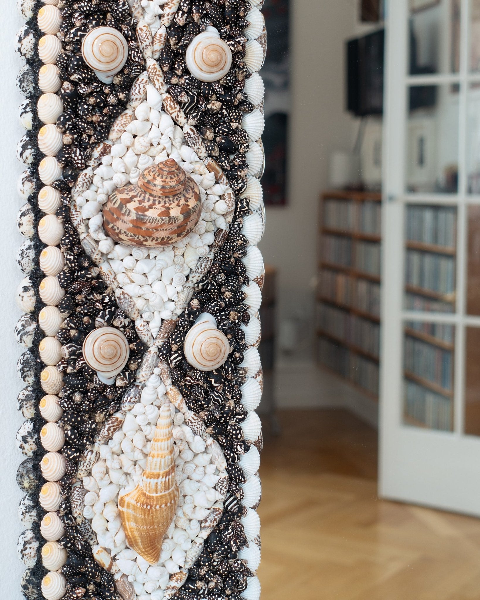 STRICTLY DIVERSE | Shell mirror, 1 of 1 | Shellman | Amsterdam | Natural art from sea and beach