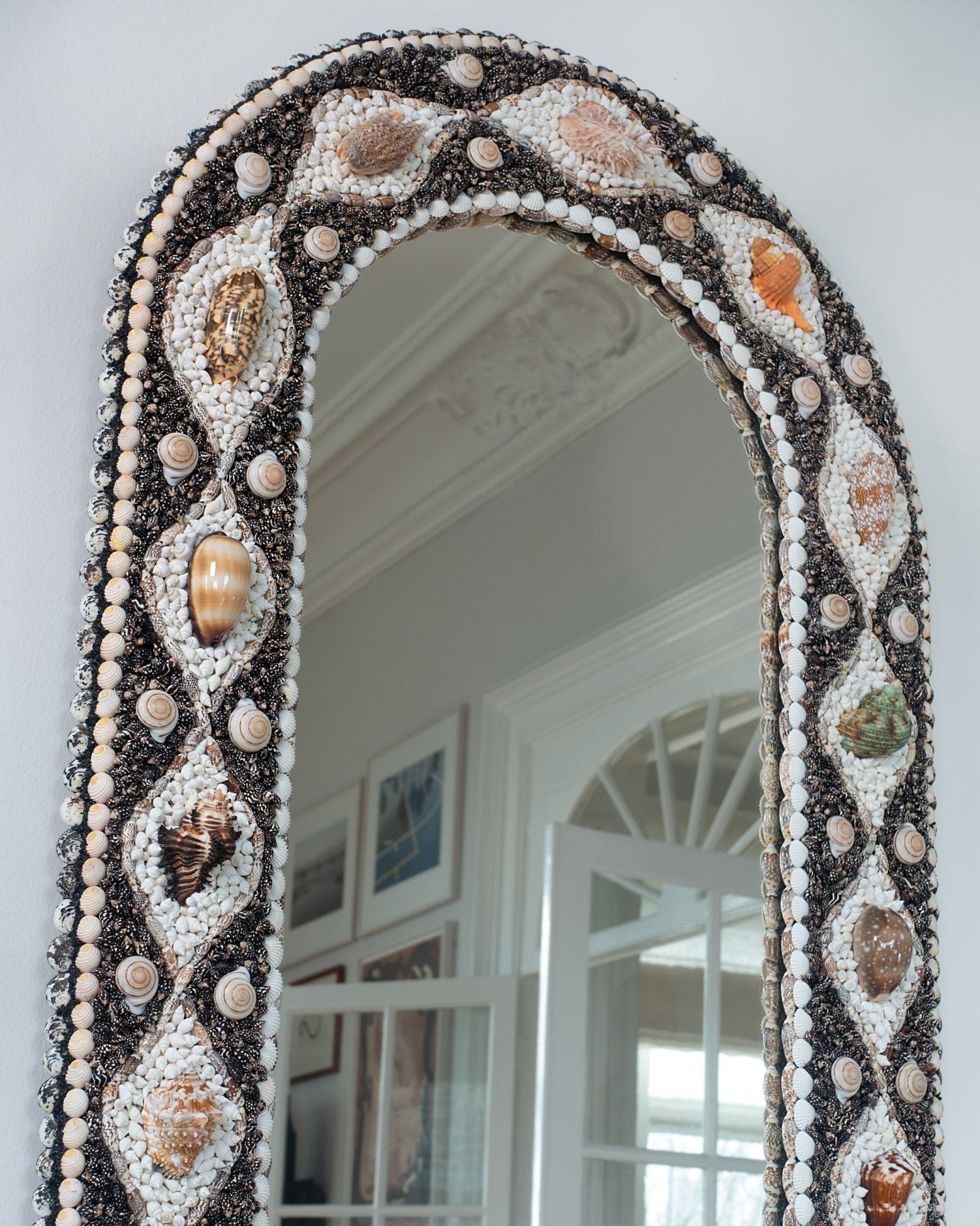 STRICTLY DIVERSE | Shell mirror, 1 of 1 | Shellman | Amsterdam | Natural art from sea and beach
