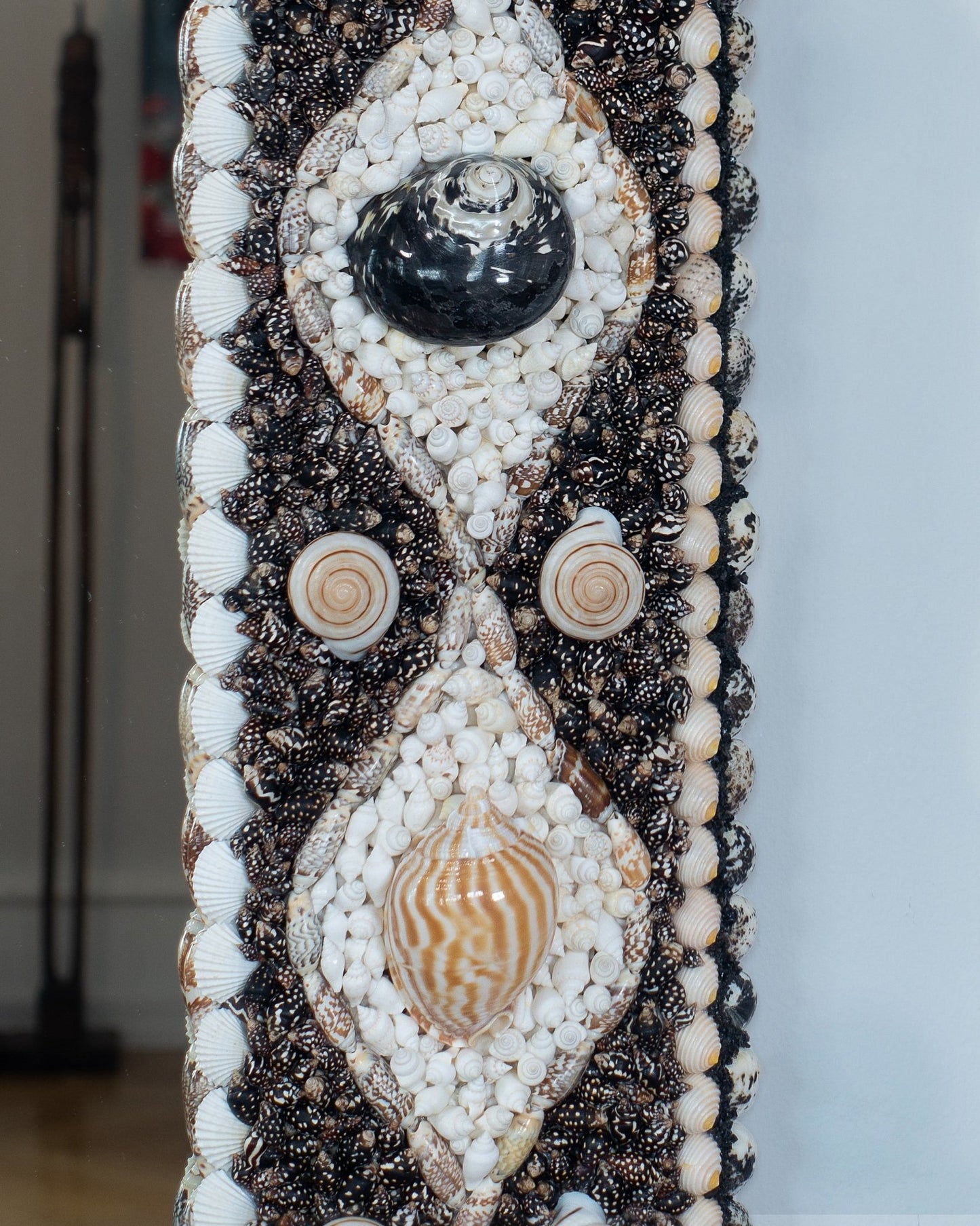 STRICTLY DIVERSE | Shell mirror, 1 of 1 | Shellman | Amsterdam | Natural art from sea and beach